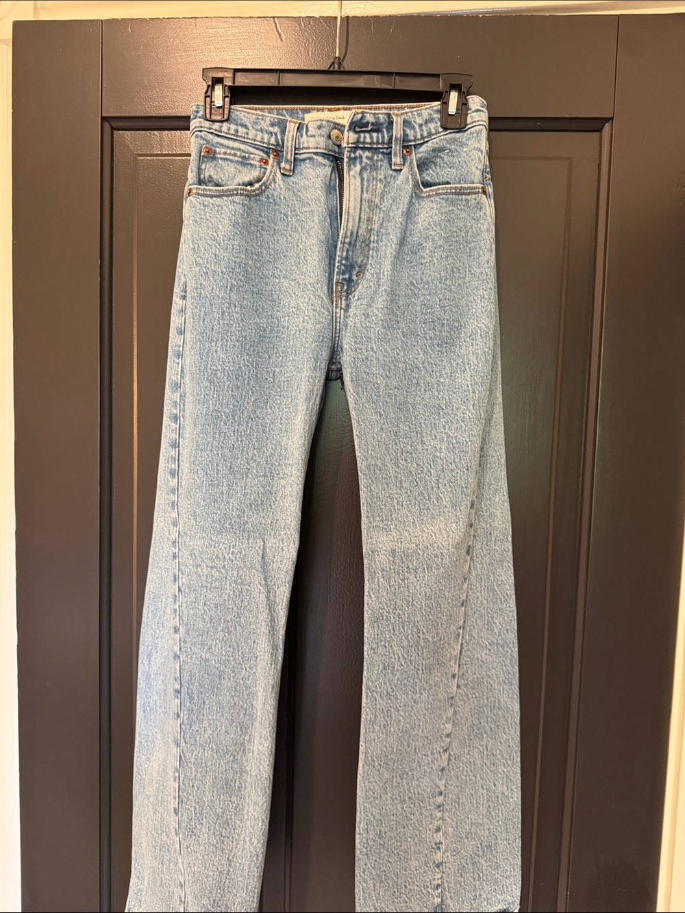 Abercrombie & Fitch 90’s relaxed high rise Jean
